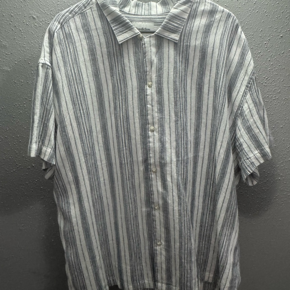 Goodfellow & Co Men's Casual Striped Shirt - Gray and White